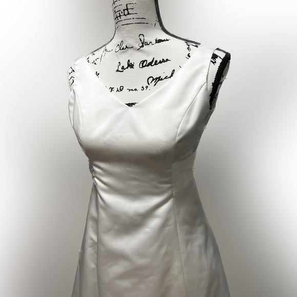 White Embellished Sleeveless V-Neck A-Line Dress - Picture 2 of 12